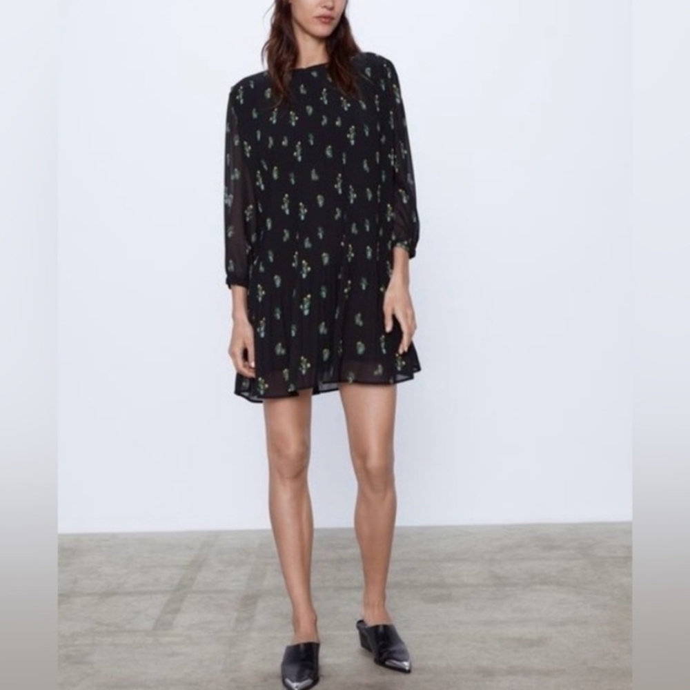 LIKE NEW Zara Pleated Chiffon Cactus Print Baby Doll Mini Dress Size Small